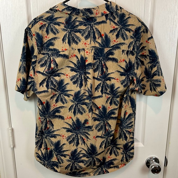 Pre-Owned Lifted Research Group (LRG) Men’s Button Down Hawaiian Shirt, Size M - Picture 2 of 6